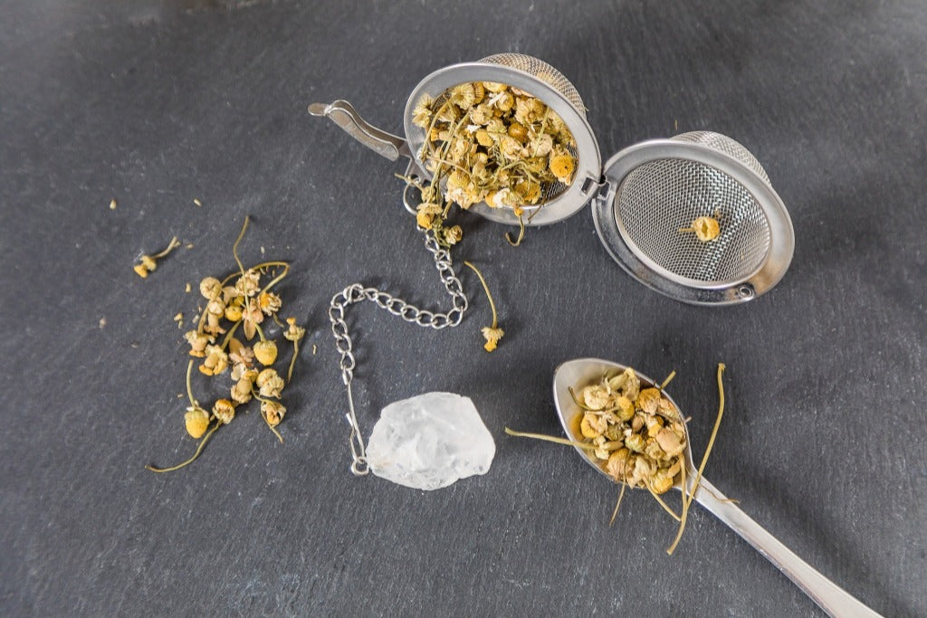 stainless tea strainer with clear quartz stones for dried flower tea and tea leaves