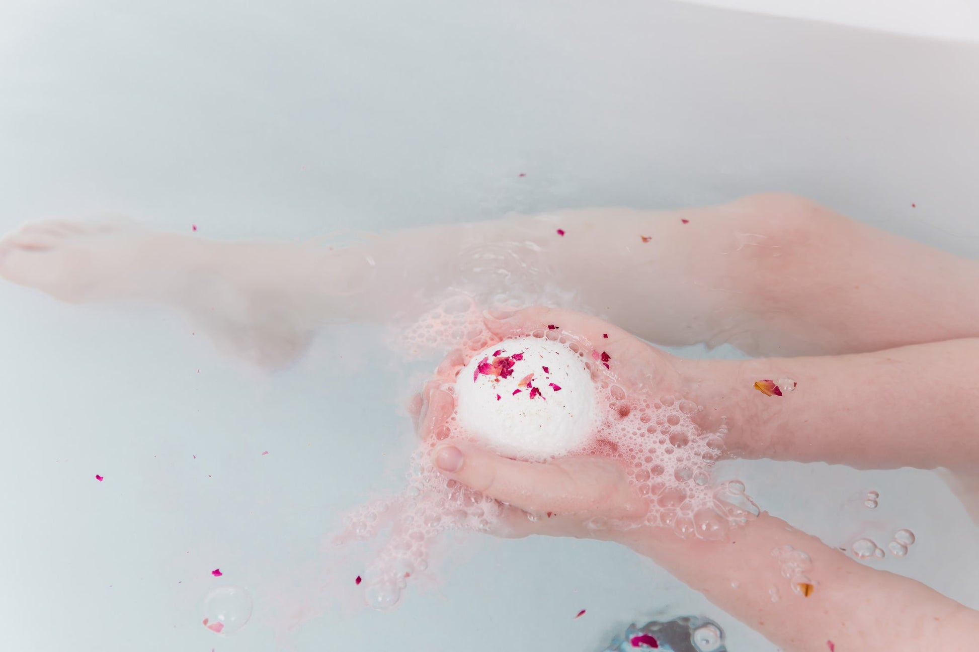 LWK Bath bomb surprise necklace, rose petal, rose scent