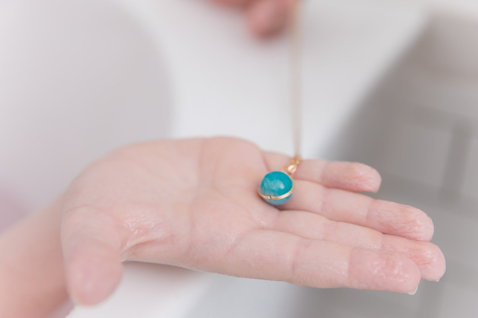 Bath bomb surprise necklace, aquamarine,