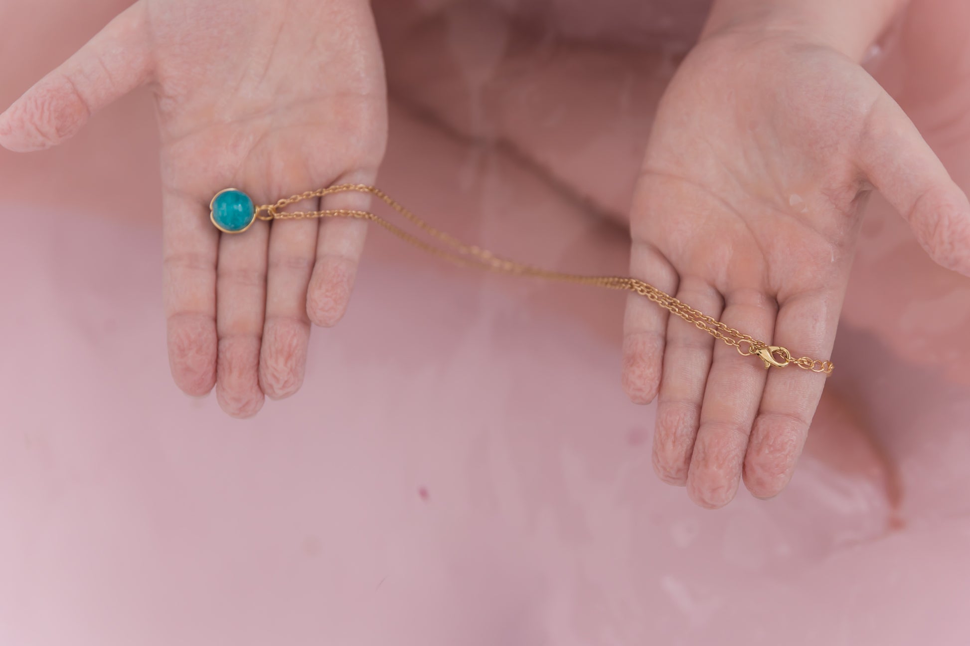 Bath bomb surprise necklace, aquamarine,